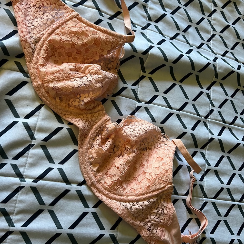 Lace salmon 33 DD worn once bra